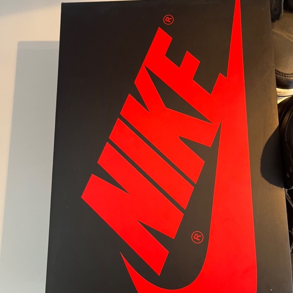 Jordan 1 satin gym red 10.5